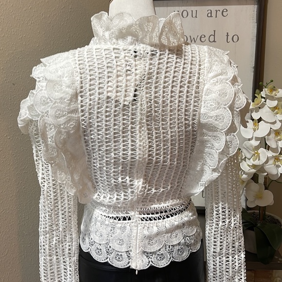 High Classy Loni pretty lace top - Picture 5 of 8